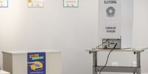 Número de brasileiros aptos a votar no exterior quase dobra