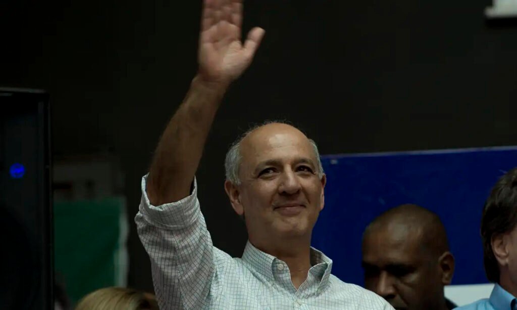 José Roberto Arruda é multado pelo TRE-DF por publicação sobre candidatura