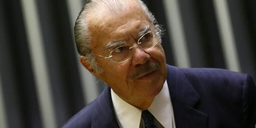 Ex-presidente José Sarney segue internado em hospital de São Paulo