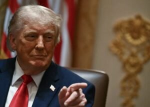 Trump anuncia que proibiu o acesso à Casa Branca de CNN, MSNOW e Politico