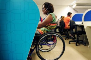 Só 1,5% das vagas para PcDs são de liderança, aponta levantamento