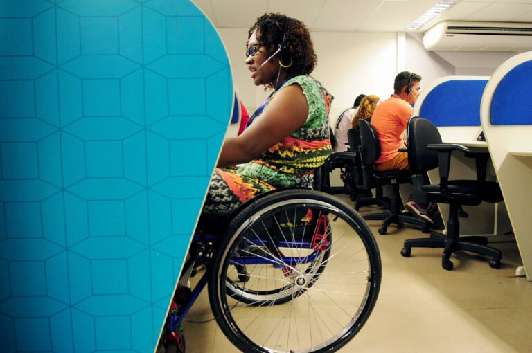 Só 1,5% das vagas para PcDs são de liderança, aponta levantamento