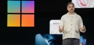 Diretor da Microsoft critica Anthropic por simular consciência em IA