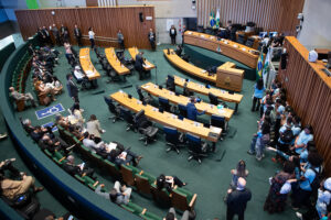 CLDF impõe piso de recursos para Defensoria e derruba veto do GDF à LDO