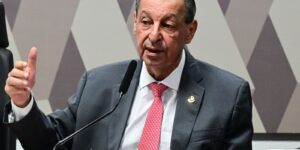Jornada 6x1: relator da PEC dá parecer favorável e rejeita emendas