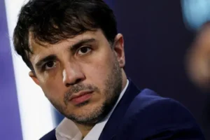 Renan Santos diz que diretor-geral da PF ‘Vorcarizou’ e elogia Mendonça por afastá-lo