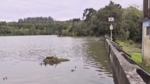 Risco de rompimento de barragem retira 170 moradores de casa e suspende aulas no RS