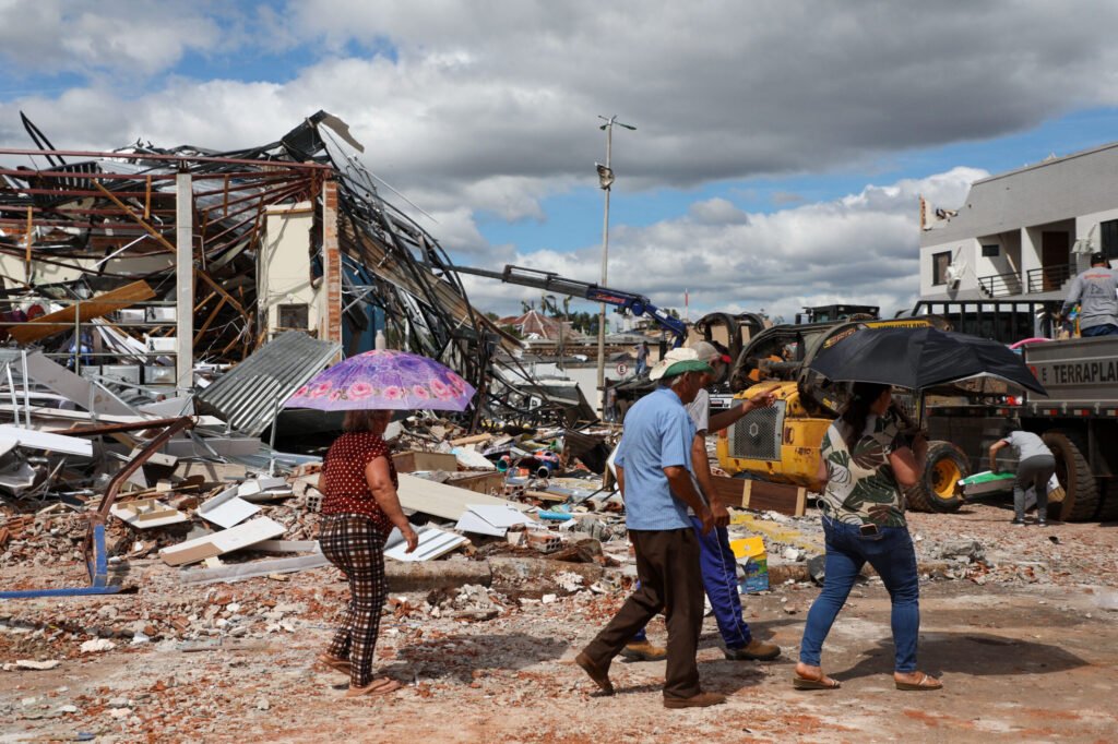 Promotoria apura suspeita de desvio de donativos para vítimas de tornado no Paraná