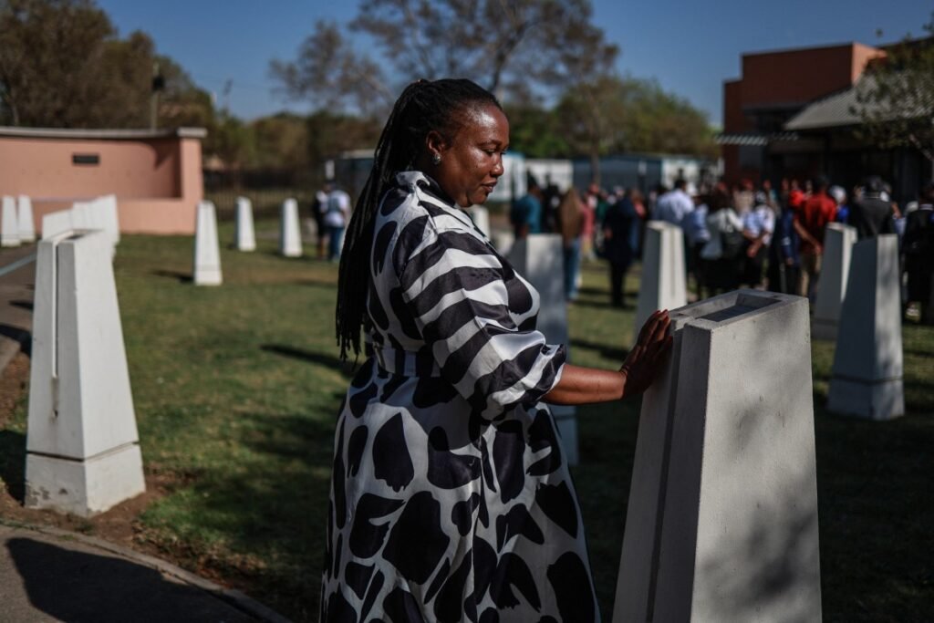 Sobreviventes de massacre de 1960 na África do Sul processam o Estado