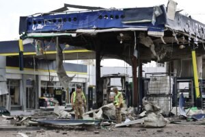 Ataques russos a postos de gasolina em Kiev deixam 2 mortos