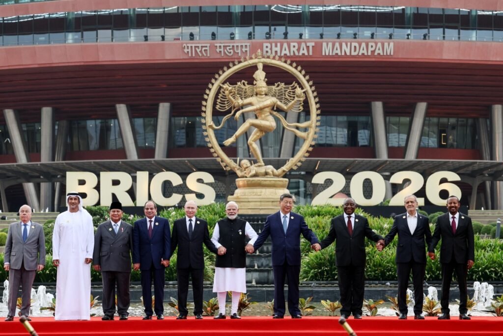 Brics condena tarifas unilaterais e avança no uso de moedas locais