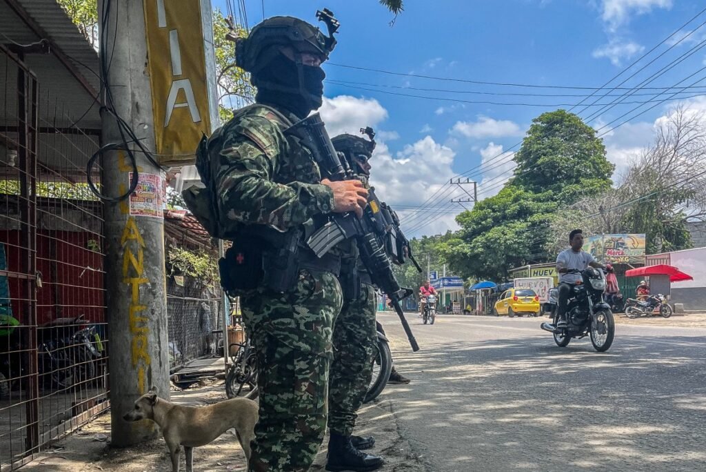 Comércios fechados em cidade turística da Colômbia após violência do narcotráfico