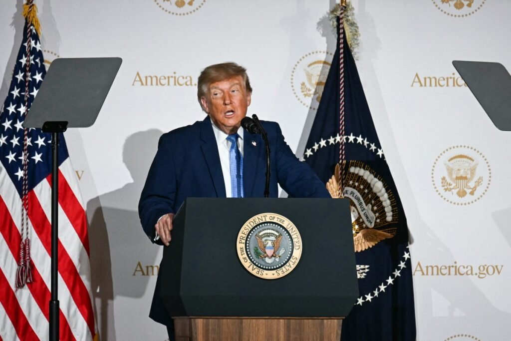 Trump defende ‘autorregulação’ em reunião com líderes da IA