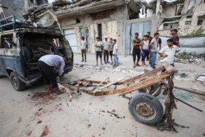 Ataque israelense contra ônibus em Gaza deixa cinco mortos, segundo serviços de emergência