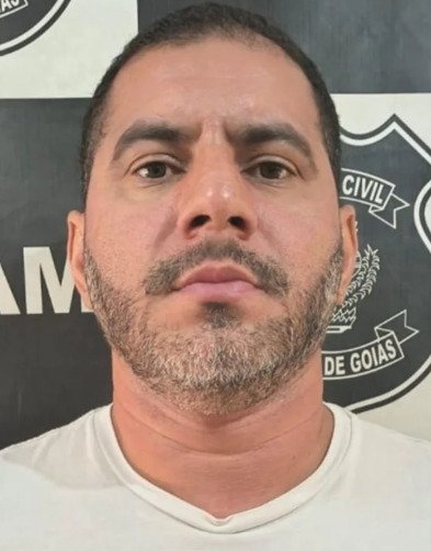 Professor é preso suspeito de aliciar duas alunas de 12 anos em Valparaíso de Goiás
