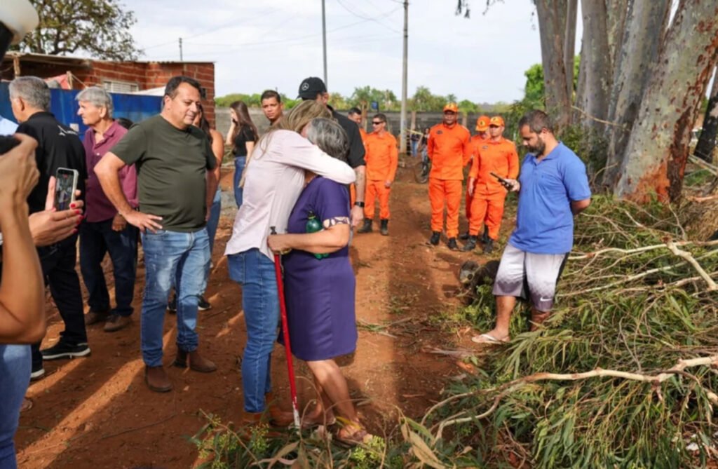 Celina anuncia força-tarefa para reconstruir áreas atingidas por temporal em Arapoanga