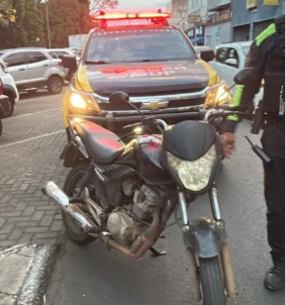 Moto com 427 multas e mais de R$ 114 mil em débitos é apreendida na Asa Sul