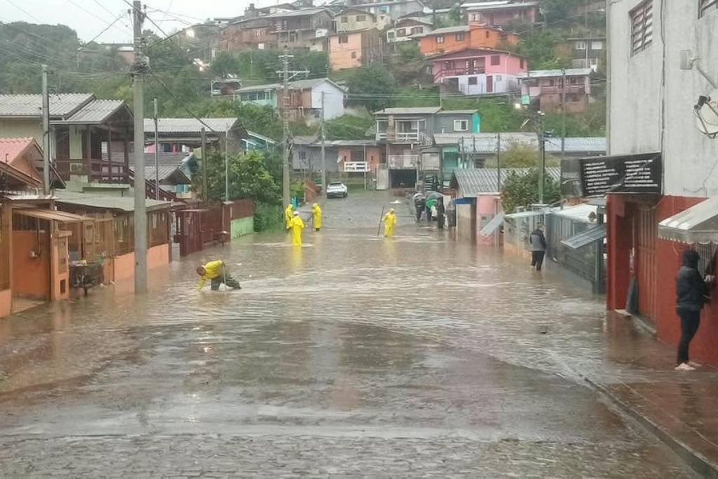 Chuvas deixam quatro mortos e mais de 3.000 pessoas fora de casa no RS