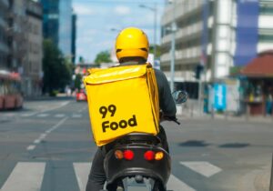 Motoboys fazem breque dos apps e acusam Keeta e 99Food de pagar bônus para esvaziar protesto