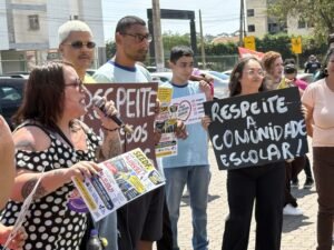 Comunidade escolar protesta contra transferência de estudantes do CED 6 em Taguatinga