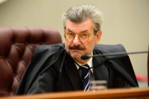 AGU pede ao STF perda do cargo de ministro do STJ