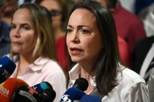 Opositora venezuelana entrega carta a papa em defesa dos ‘presos políticos’