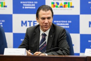 Luiz Marinho assina pacto por trabalho decente na construção civil