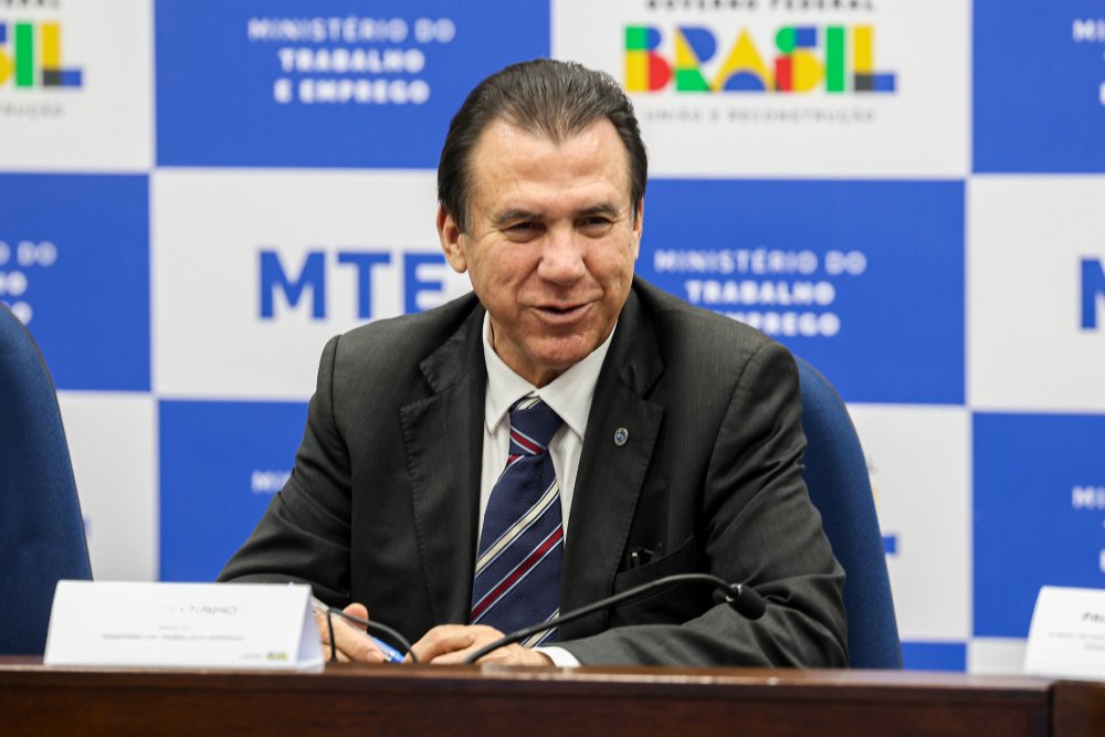 Luiz Marinho assina pacto por trabalho decente na construção civil