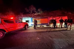 Ônibus de turismo tomba no Espírito Santo e deixa três mortos e 44 feridos