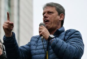 Tarcísio tem 42% e Haddad, 27%, na disputa pelo governo de SP, aponta pesquisa Quaest