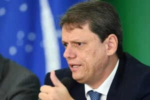 Tarcísio atinge 42%, ante 27% de Haddad, diz pesquisa