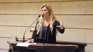 Ex-vereadora Veronica Costa, a ‘Mãe Loira’ do funk, é presa por tortura contra o ex-marido