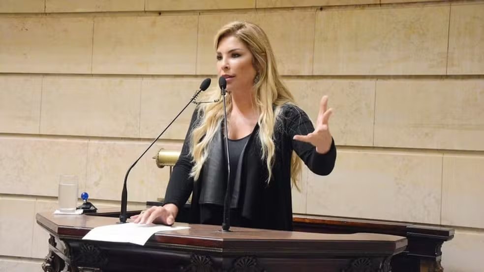 Ex-vereadora Veronica Costa, a ‘Mãe Loira’ do funk, é presa por tortura contra o ex-marido