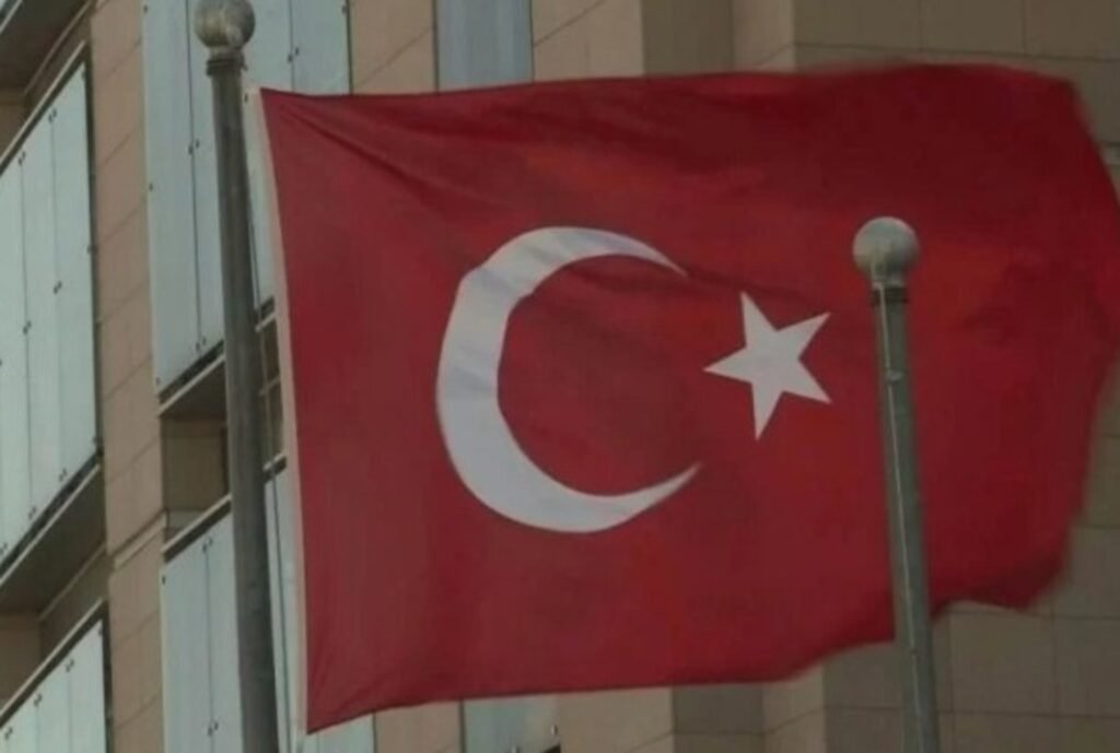 Polícia da Turquia prende ativistas LGBTQIA+ em operação para ‘proteger a família’