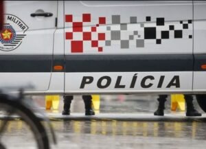 Delegado com sinais de embriaguez bate viatura em carro da PM no centro de SP, diz polícia