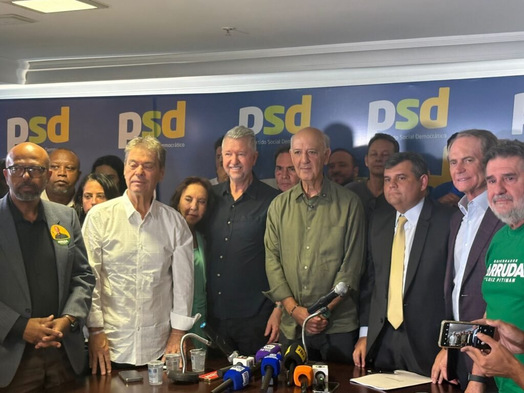 Arruda tenta mostrar força com coletiva em meio a aliados e apoiadores