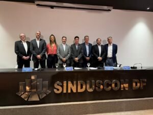 Grass promete parceria com setor da construção e 10 mil moradias por ano no DF