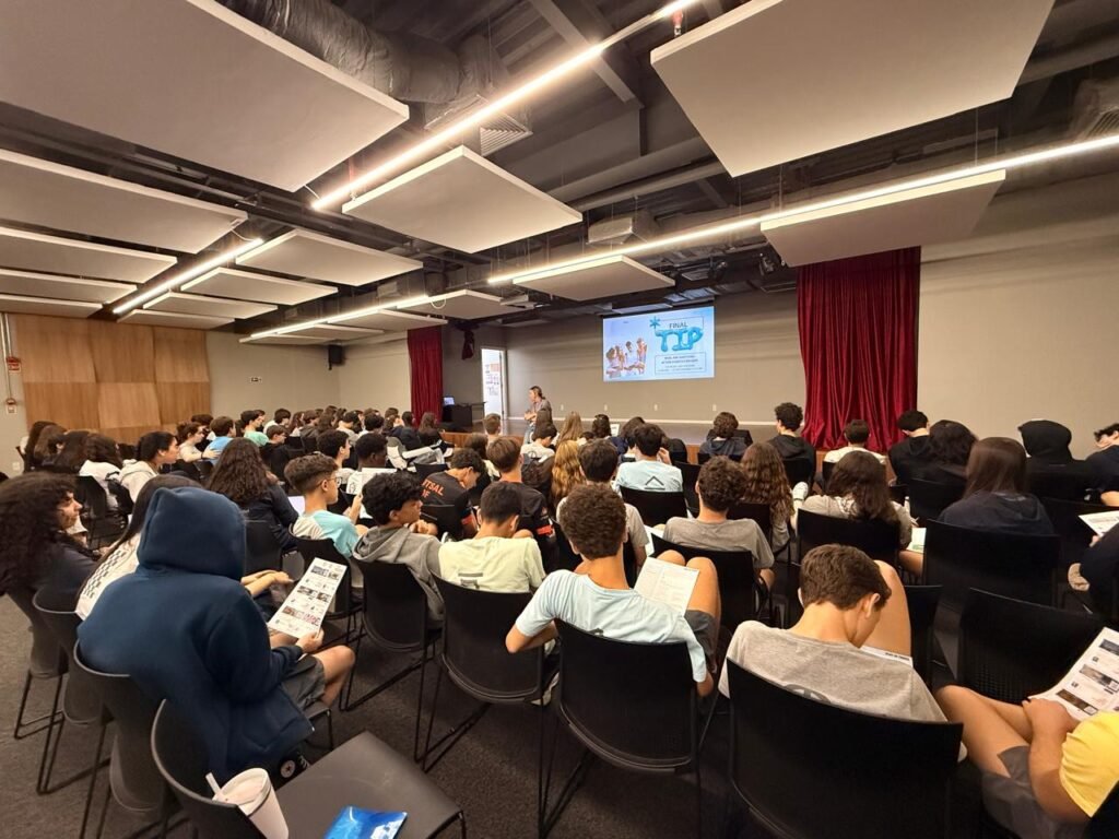 Escola na Asa Sul reúne mais de 40 universidades em feira gratuita sobre carreiras
