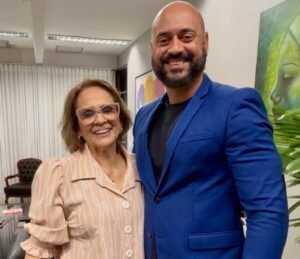 Damares declara apoio a candidato à CLDF criado por mãe solo
