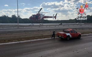 Adulto e criança caem no Lago Paranoá após acidente de moto