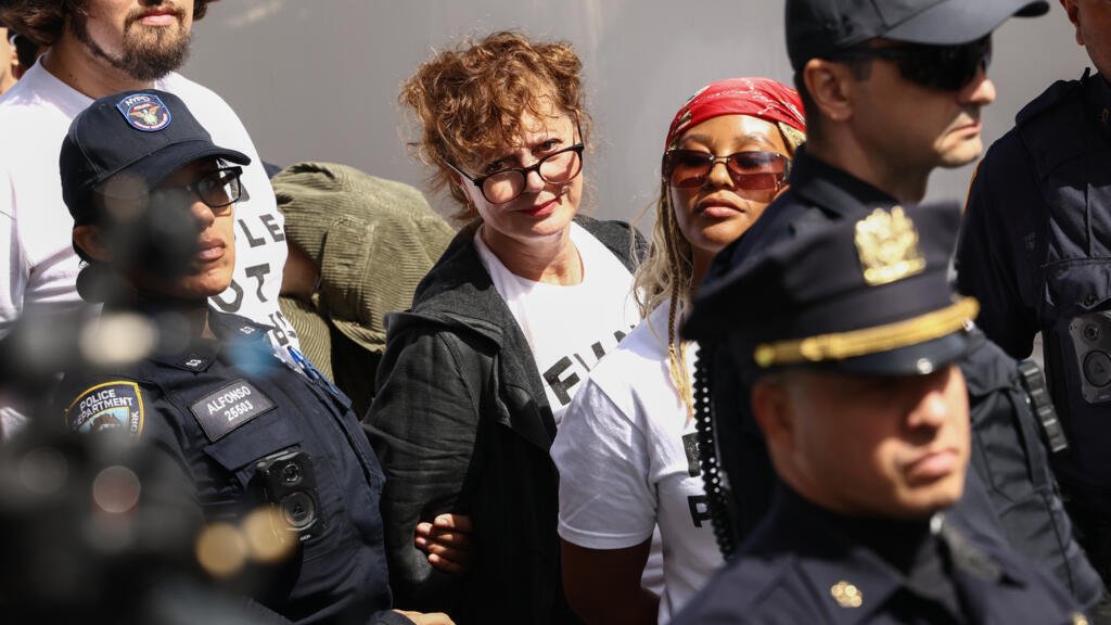 Susan Sarandon é detida em Nova York durante protesto contra Netanyahu