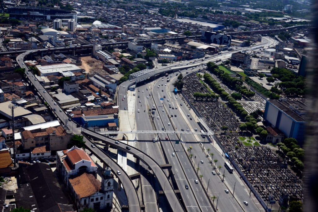 Governo federal vai apoiar Rio na retomada de territórios e proteção de vias como a avenida Brasil