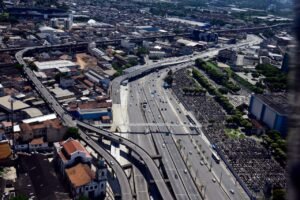 Governo federal vai apoiar Rio na retomada de territórios e proteção de vias como a avenida Brasil