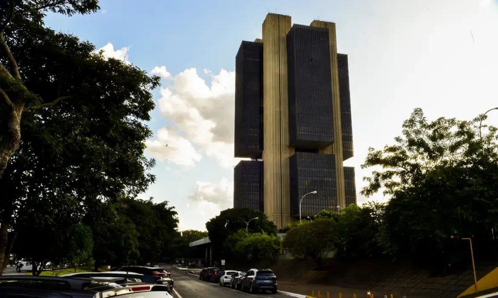 Condições financeiras globais tornaram-se marginalmente mais restritivas, avalia Comef do BC