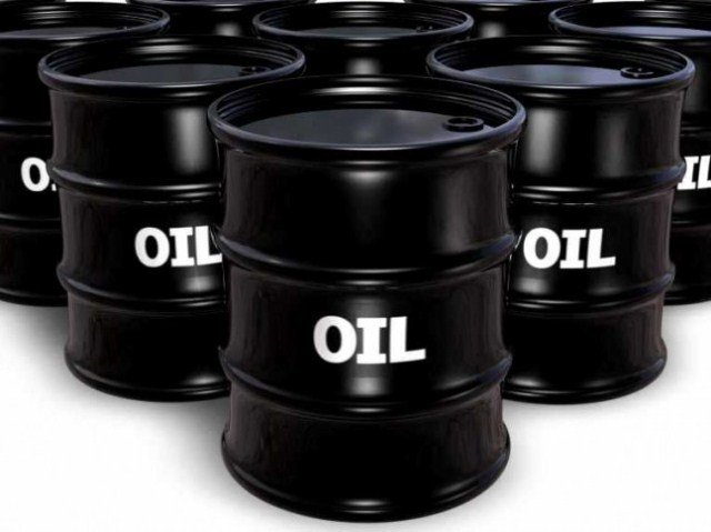 Fitch eleva projeção do PIB global e vê superávit de petróleo retornar em 2027