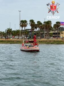 Bombeiros resgatam corpo que boiava no Lago Paranoá