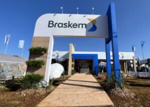 Ações da Braskem caem mais de 15% após banco reduzir recomendação para venda