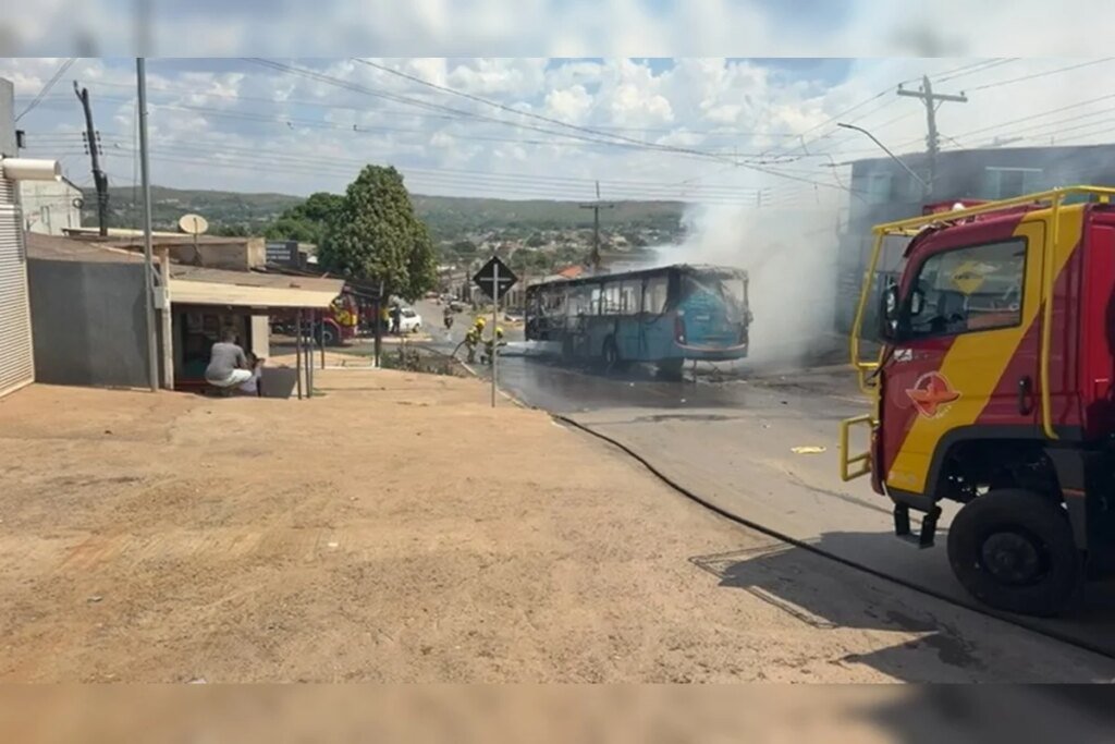 Ônibus pega fogo e chamas atingem comércio de município no Entorno do DF