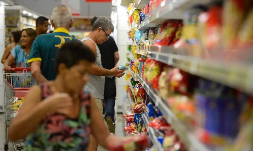 FGV: confiança do consumidor cai 0,5 ponto em setembro ante agosto, para 84,2 pontos
