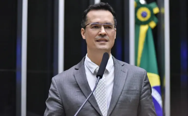 TRE-PR aprova registro de candidatura de Deltan Dallagnol ao Senado